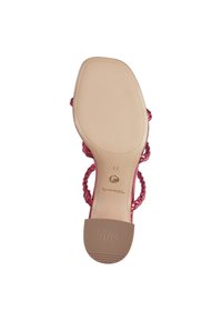 Růžové skluzné sandály s pletenými detaily a texturovanou podrážkou. Plochý, otevřený design s výškou podpatku přibližně 5 cm.
