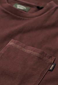 Superdry & Co CONTRAST STITCH POCKET  - T-shirts basic - washed brown
