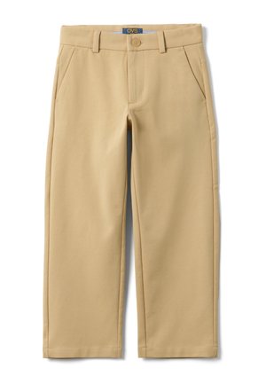 Pantalones beige de corte recto con trabillas para cinturón, cierre frontal con botones, bolsillos laterales y una etiqueta en el interior de la pretina sobre un fondo blanco.