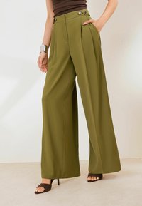 Niewybrane, olive green