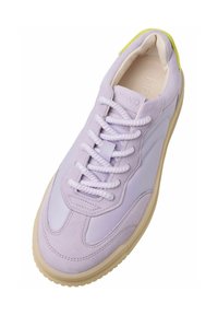 Light purple sneaker featuring a mix of suede and smooth materials, rounded shape, white laces, and a yellow accent on the heel.