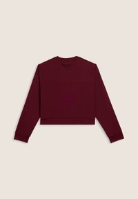 Felpa a maniche lunghe color bordeaux con la scritta "OGGI È IL TUO GIORNO FREDDY" stampata vicino al colletto posteriore, design semplice, disposta in piano su sfondo beige.