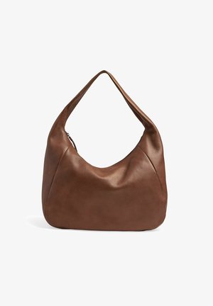 Borsa hobo in pelle marrone con corpo curvo, texture morbida e una singola tracolla. Presenta una chiusura con zip per un accesso sicuro.