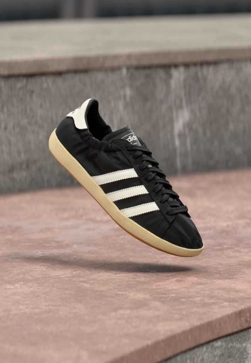 adidas Originals JABBAR core black/off white/warm vanilla/black