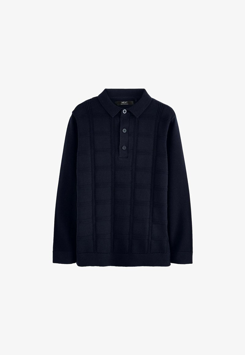 Jūros mėlynos ilgos rankovės polo marškiniai, megzto audinio su iškilniu kupriniu raštu, trijų mygtukų užsegimas ir vientisos suknistos apykaklės bei juostos.