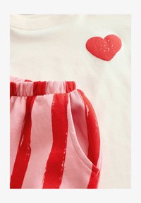 Unausgewählt, red heart