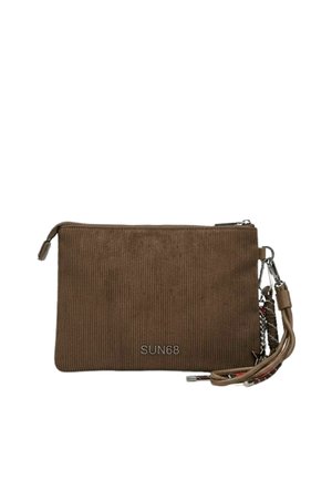 Pochette rettangolare marrone con zip, texture a coste, logo "SUN68" e cinturino da polso con portachiavi e dettagli in metallo.