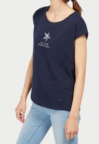 TOM TAILOR T-shirt med print - dark blue