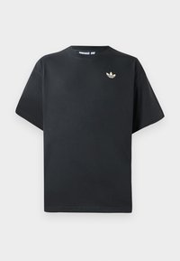 Crna pamučna majica kratkih rukava, s okruglim izrezom i malim zlatnim logotipom koji prikazuje tri lista na lijevoj strani prsnog područja.