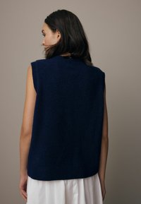 Next CABLE - REGULAR FIT - Vestă - blue navy