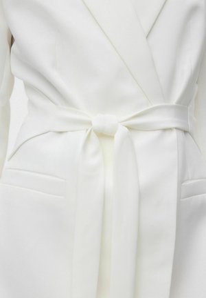Vero Moda, VMBECCA LS SHORT BELT BLAZER DRESS - Denné šaty - snow white