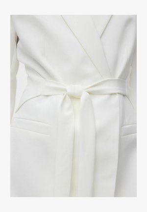 Vero Moda, VMBECCA LS SHORT BELT BLAZER DRESS - Denné šaty - snow white