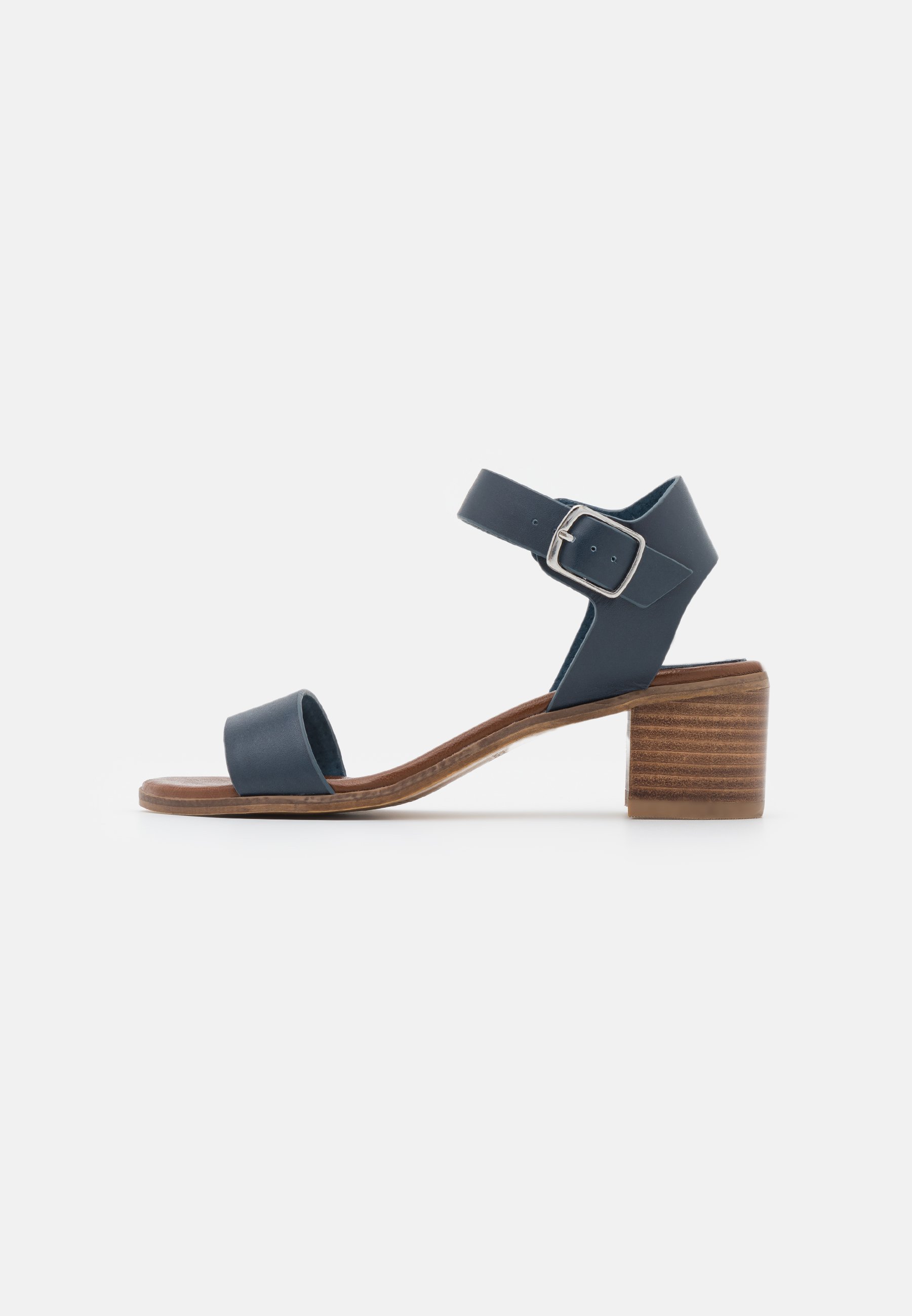 sandales compensées kickers femme