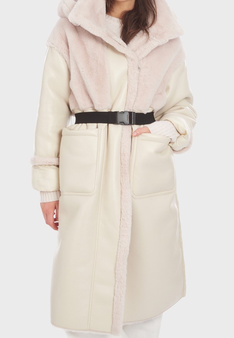 Oakwood Vinterkappa /-rock - off-white