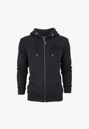 Sudadera con cremallera negra hecha de tejido suave, que cuenta con un bolsillo frontal, cordones en la capucha y un logotipo en relieve en el pecho.