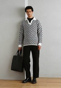 Scotch & Soda TEXTURED DROPPED SHOULDER LONG SLEEVE POLO - Striktrøje - white