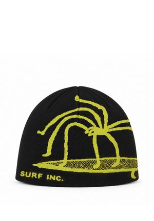 Czarna czapka typu beanie z żółtym, przypominającym pająka wzorem, stojąca na desce surfingowej, z tekstem "SURF INC." w lewym dolnym rogu.