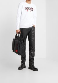 HUGO Sweatshirt - white