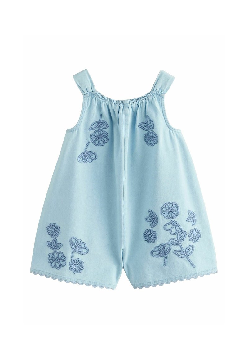 Ljusblå overall i denimliknande material, med blommig broderi i mörkare blått, vågig nederdel och justerbara axelremmar.