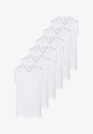 Six débardeurs blancs à col en V sans manches, arrangés en pile décalée, montrant la vue de face et la texture du tissu.