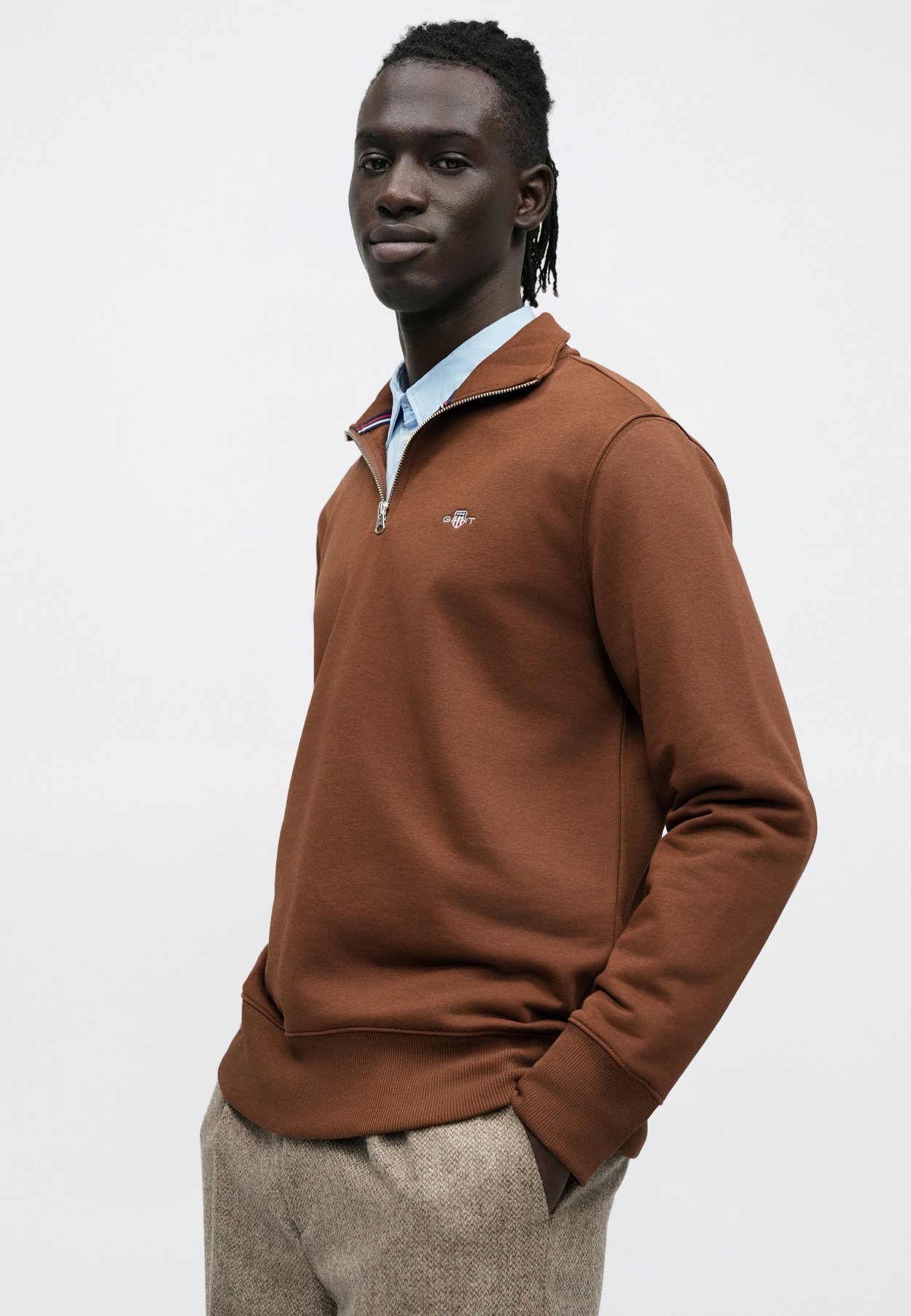REG SHIELD HALF ZIP SWEAT