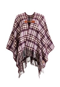 Poncho a scacchi in un profondo bordeaux, crema e marrone. Presenta dettagli con frange e chiusure a toggle in pelle. Tessuto morbido con una vestibilità rilassata.