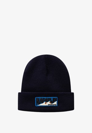 Bonnet en tricot bleu marine avec revers. Il présente une étiquette rectangulaire avec le logo "NAPAPIJRI" et un motif de montagne dans des couleurs contrastées.