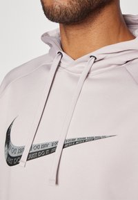 Nike Performance HOODIE - Jersey con capucha - platinum violet/black