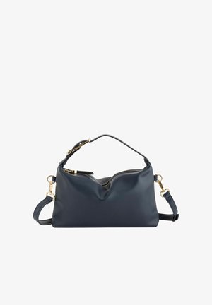 Sac à main en cuir souple noir avec fermeture éclair dorée et bandoulière amovible, doté d'une poignée courte sur le dessus et d'un design minimaliste.