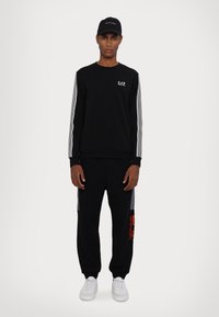 EA7 Emporio Armani FELPA - Ikdienas džemperis - black