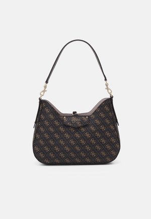 Sac d'épaule noir avec motif logo marron, fermeture à rabat et une seule bandoulière avec fermoirs dorés.