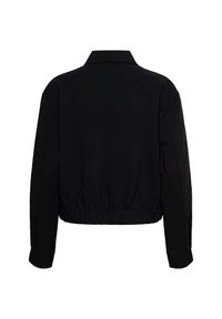 Zwarte cropped jas met een kraag, elastische onderrand en lange mouwen. Soepele stof in een effen kleur zonder zichtbare patronen.