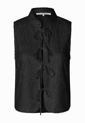 Vesta fără mâneci, de culoare neagră, cu broderie florală și închidere cu șnur, având guler mandarin și margini fâlfâitoare. Textură moale și design elegant.