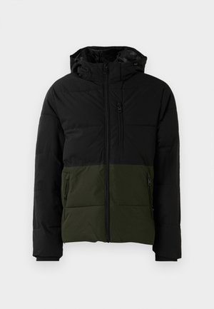 Pufferjacke mit oberem Abschnitt in schwarz und unterem Abschnitt in olivgrün. Sie hat einen Frontreißverschluss und zwei seitliche Taschen mit Reißverschlüssen.