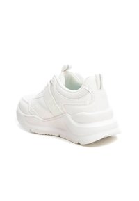 Zapatilla blanca con parte superior de tejido texturizado, suela acolchada y tirador trasero. Incluye un diseño ligero y pocos elementos metálicos.