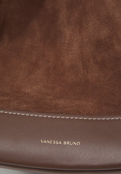 Vanessa Bruno HOBO ciemnoczerwony