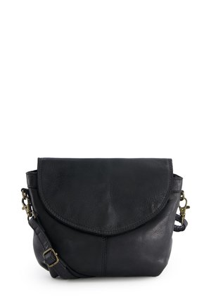 Zwarte leren schoudertas met een ronde flap, verstelbare schouderriem en hardware in messingkleur. Gladde textuur met subtiele stiksels.