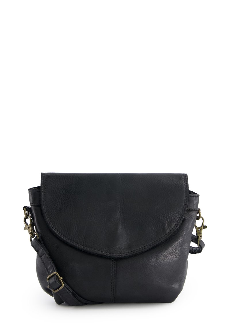 Sort læder crossbody taske med en rund flap, justerbar rem og hardware i messingfarve. Glat tekstur med subtile syninger.