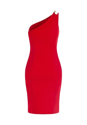 Robe moulante rouge mi-genou avec une bretelle épaule unique et un détail de boucle dorée sur la bretelle.
