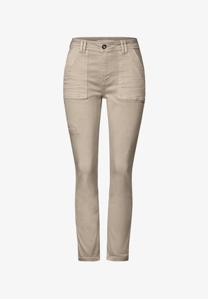 Beige gerade geschnittene Hose aus Baumwollmischung, mit zwei Fronttaschen, einem Distressed-Detail am linken Bein und einem Knopfverschluss.
