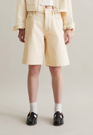 BERMUDA MODEL JONNDA RELAXED AUS RIGID  - Jeansshort - offwhite