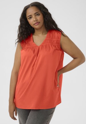 Haut orange sans manches avec décolleté en V, présentant des détails froncés sur les épaules et une coupe ample et confortable.