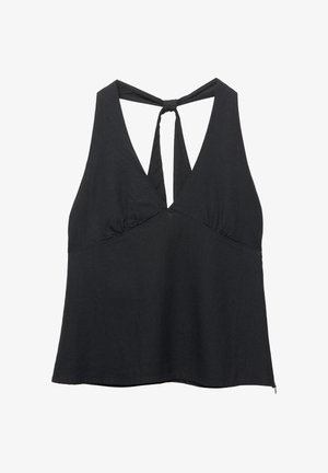 Czarny bezrękawnik z dekoltem w kształcie litery V i marszczeniem w okolicy biustu. Wyposażony w zapięcie na kokardkę z tyłu oraz luźny krój. Gładka struktura.