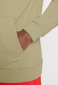 Nike Performance Felpa con zip - neutral olive/black