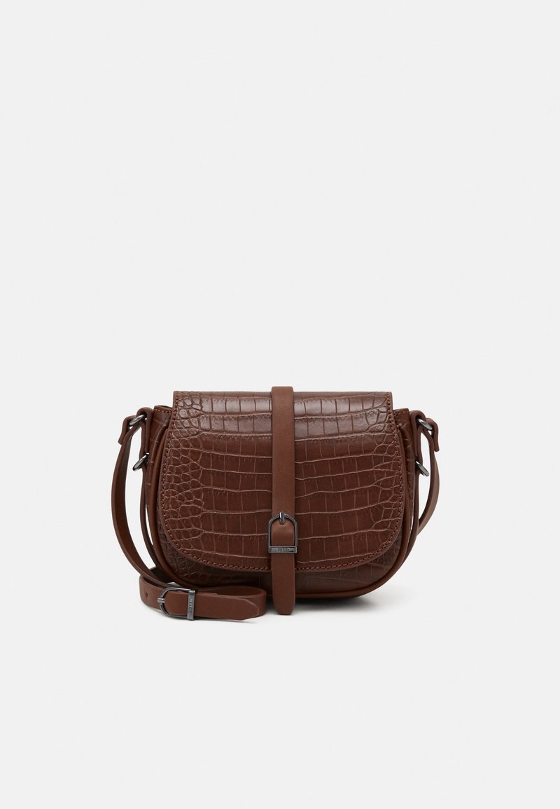 Brown crossbody bag made of faux leather, featuring a crocodile texture, a magnetic flap closure, and an adjustable strap.