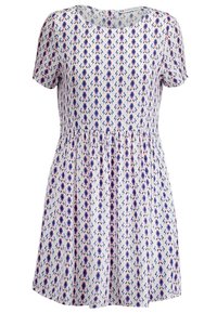 Robe blanche à manches courtes avec taille froncée, présentant un motif floral géométrique répétitif en bleu et rose.
