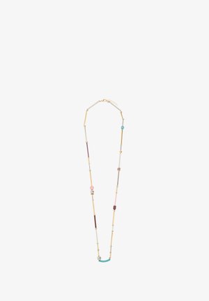 Długa naszyjnik z koralików, składająca się z wielokolorowych cylindrycznych koralików, metalicznych akcentów oraz zapięcia z łańcuszkiem przedłużającym, umożliwiającym regulację długości.