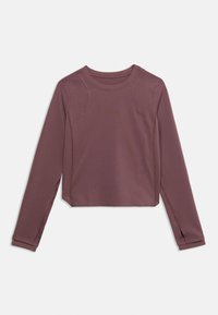 Αθλητικό μπλουζάκι με μακριά μανίκια σε απαλή μωβ απόχρωση. Κατασκευασμένο από ελαφρύ, διαπνέον υλικό με επίπεδες ραφές και σκισίματα στις πλευρές για ευκολία κινήσεων.