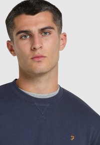 Farah TIM SLIM FIT CREW NECK - Sweater - liquorice blue