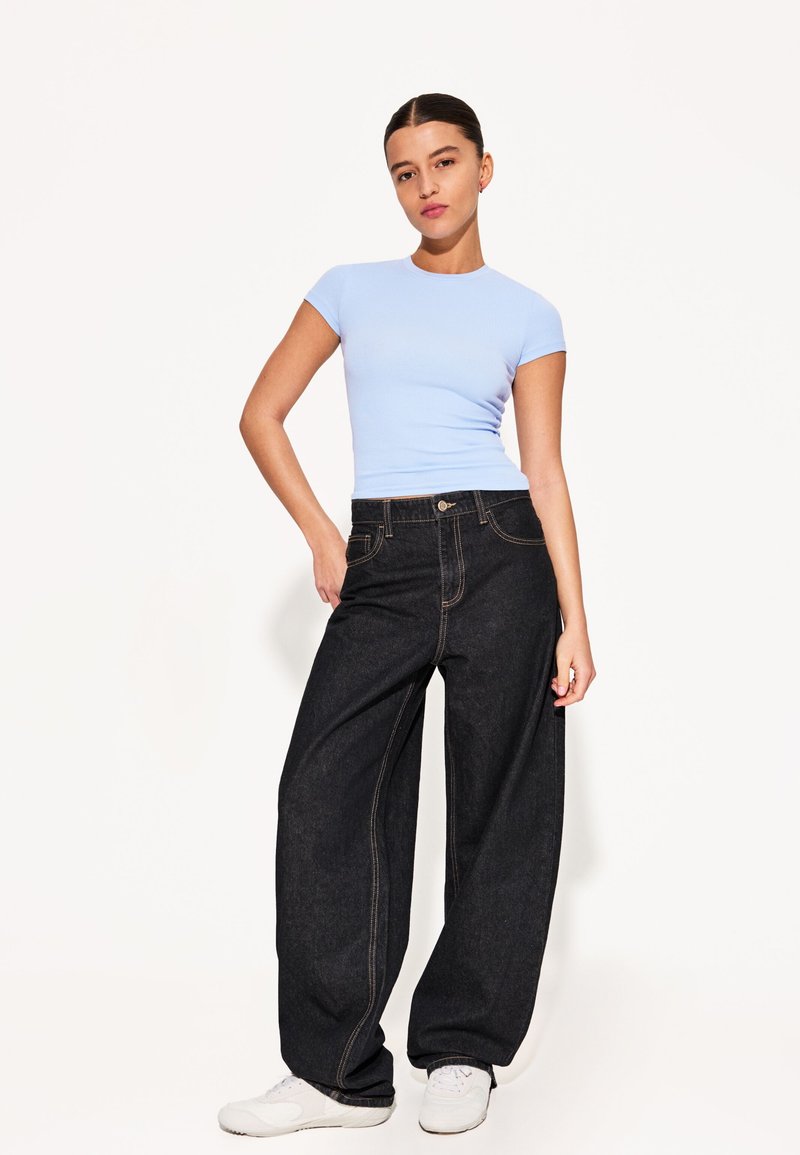 Bershka - SHORT SLEEVES WITH A ROUND NECK - T-shirts basic - light blue, Forstør